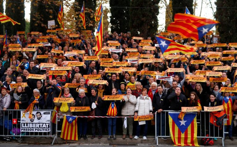 Πάνω από 1 εκατομμύριο οι διαδηλωτές στη Βαρκελώνη υπέρ της αποφυλάκισης των ηγετών της Καταλονίας