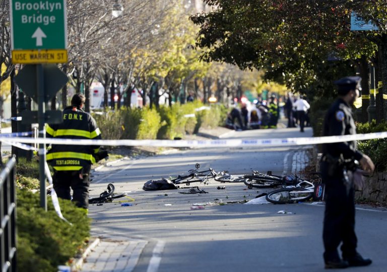 Τρομοκρατική επίθεση στη Νέα Υόρκη – 8 νεκροί και 12 τραυματίες (Βίντεο)