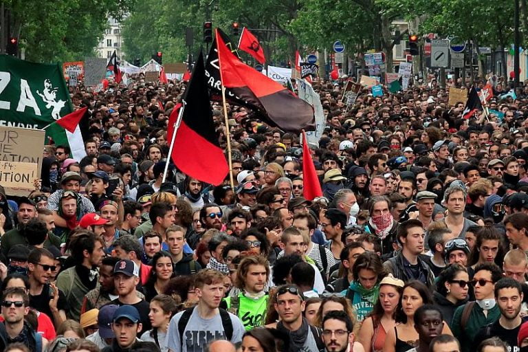 Δεκάδες χιλιάδες Γάλλοι διαδηλωτές κατά των μέτρων Μακρόν (Βίντεο)