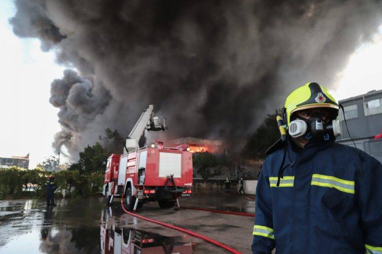 Πυρκαγιά σε εργοστάσιο στη Μεταμόρφωση: Τι έδειξαν οι μετρήσεις των ατμοσφαιρικών ρύπων