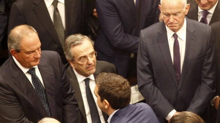 Ράγισε η Βουλή από την ζεστή αγκαλιά του Αλέξη Τσίπρα στον Αντώνη Σαμαρά! | newsbreak