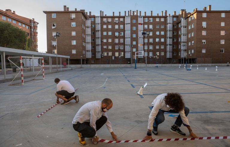 Κοροναϊός: Τι είναι το «μοντέλο Μαδρίτης» που μελετά η κυβέρνηση για την αποφυγή οριζόντιου lockdown στην Αττική