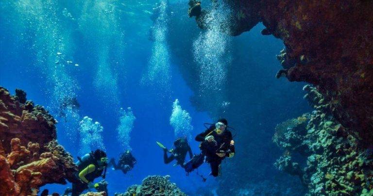 Αλόννησος: Εντυπωσιάζει το υποβρύχιο Μουσείο και το αρχαίο ναυάγιο της Περιστέρας