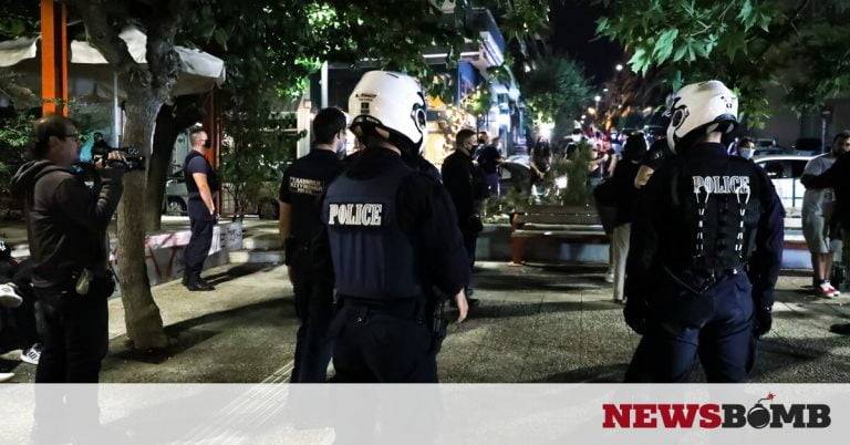 Παγκράτι: Έφοδος της Αστυνομίας στην πλατεία Βαρνάβα λόγω συνωστισμού