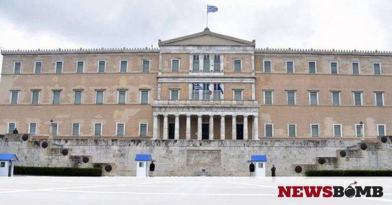 Βουλή: Με γραπτές εξετάσεις η απόκτηση ελληνικής ιθαγένειας – Τι προβλέπει το νομοσχέδιο