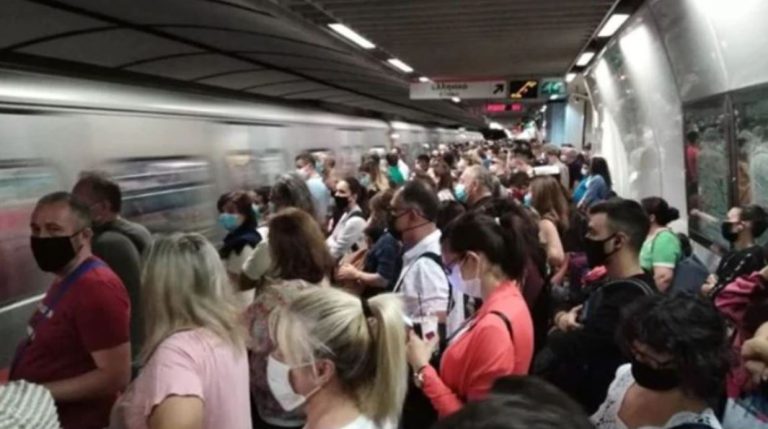 Σε «οργανωμένο σχέδιο βανδαλισμών των συρμών» ρίχνει η ΣΤΑΣΥ το φταίξιμο για τις καθυστερήσεις και το συνωστισμό στο μετρό | newsbreak