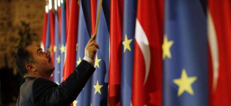Η ΕΕ δίνει 2,4 δισ. ευρώ στην Τουρκία με τη συναίνεση Ελλάδας-Κύπρου | newsbreak