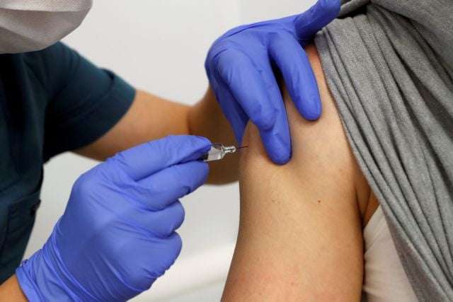 Κοροναϊός: Πώς γίνεται κάποιος εθελοντής σε υπό δοκιμή εμβόλιο – Τα κριτήρια | in.gr