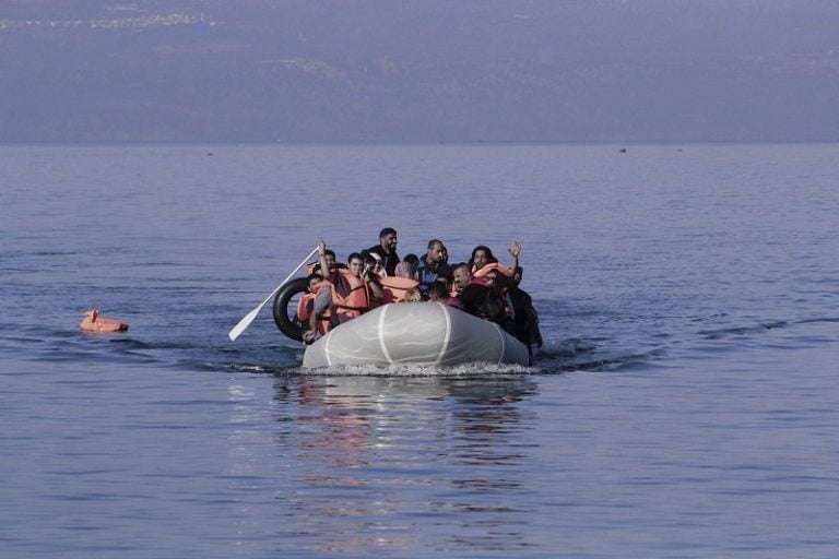 Ακυβέρνητο σκάφος με μετανάστες ανοιχτά της Κρήτης
