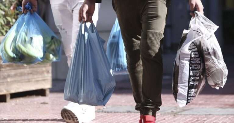 ΕΟΑΝ: Τέσσερις δράσεις για να επιστρέψουν στους πολίτες τα χρήματα από το τέλος πλαστικής σακούλας