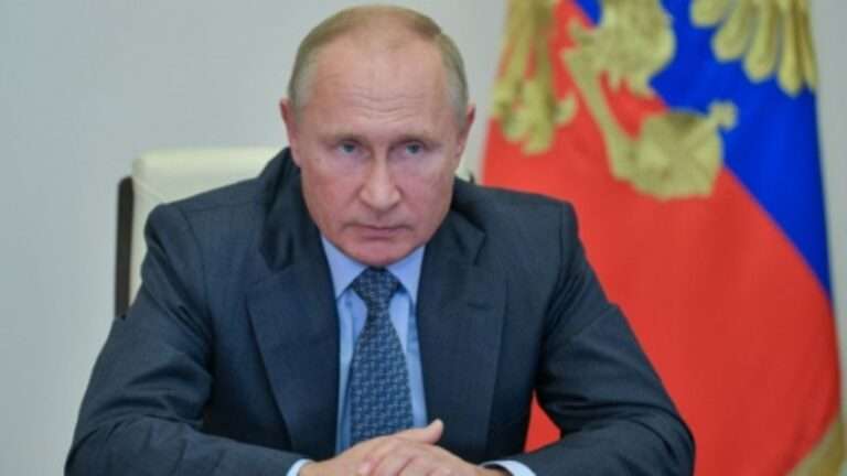 Η «Sun» διαδίδει ότι ο Πούτιν δέχεται πιέσεις να παραιτηθεί, επειδή πάσχει από Πάρκινσον! | newsbreak