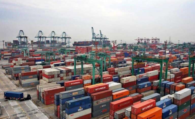 ΠΟΕ: Το δεύτερο κύμα «γονατίζει» το παγκόσμιο εμπόριο