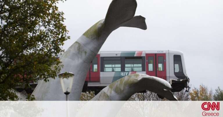 Ολλανδία: Ένα γλυπτό – φάλαινα έσωσε συρμό του μετρό που εκτροχιάστηκε