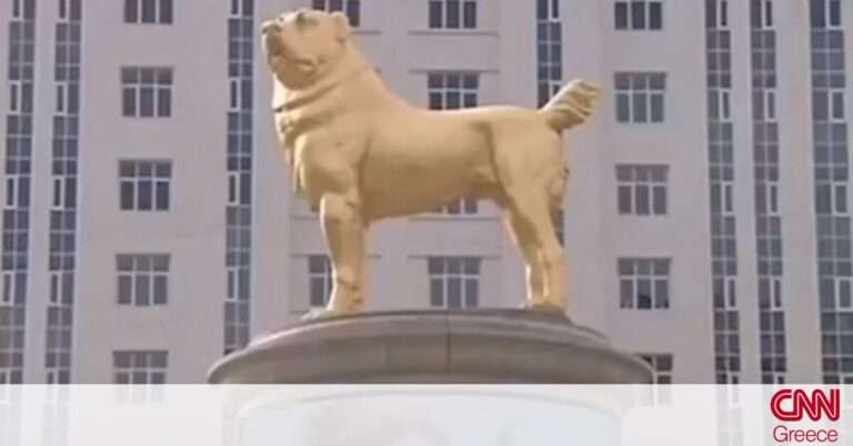 Τουρκμενιστάν: Ο πρόεδρος της χώρας έστησε ένα τεράστιο χρυσό άγαλμα σκύλου
