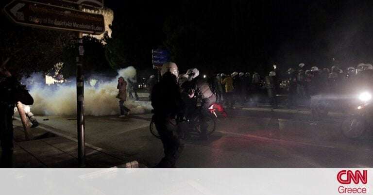 «Πεδίο μάχης» η Θεσσαλονίκη: Προσαγωγές και μια σύλληψη σε διαμαρτυρία αρνητών του κορωνοϊού
