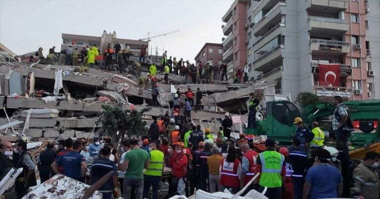 Τουρκία: 42 νεκροί και σχεδόν 900 τραυματίες από τον ισχυρό σεισμό