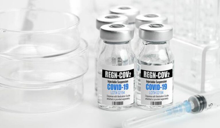 H θεραπεία Regen-Cov παραμένει αποτελεσματική και κατά των παραλλαγμένων στελεχών του ιού | newsbreak