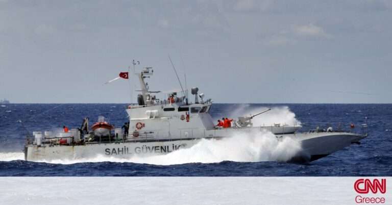 Ρωσικό φορτηγό πλοίο βυθίστηκε στη Μαύρη Θάλασσα – Τουλάχιστον δύο νεκροί