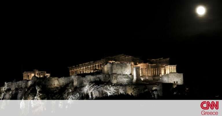 Η Ελλάδα και ο κόσμος υποδέχονται το 2021 με την ευχή να είναι μια καλύτερη χρονιά