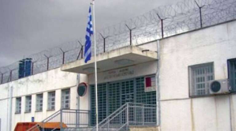 Ισχυρές αστυνομικές δυνάμεις στις φυλακές Κορίνθου | newsbreak