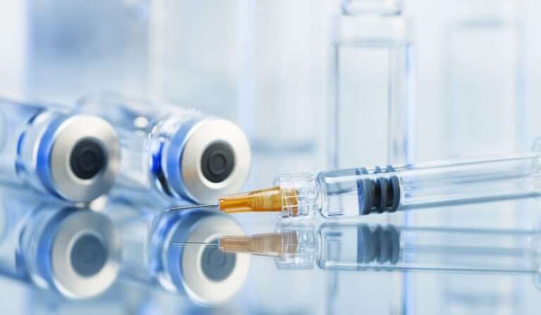 Συγκριτική μελέτη 7 εμβολίων κατά του κορωνοϊού: Η αποτελεσματικότητά τους έναντι των μεταλλάξεων | newsbreak