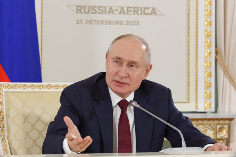 Πούτιν: Η Ρωσία δεν απορρίπτει τις ειρηνευτικές συνομιλίες