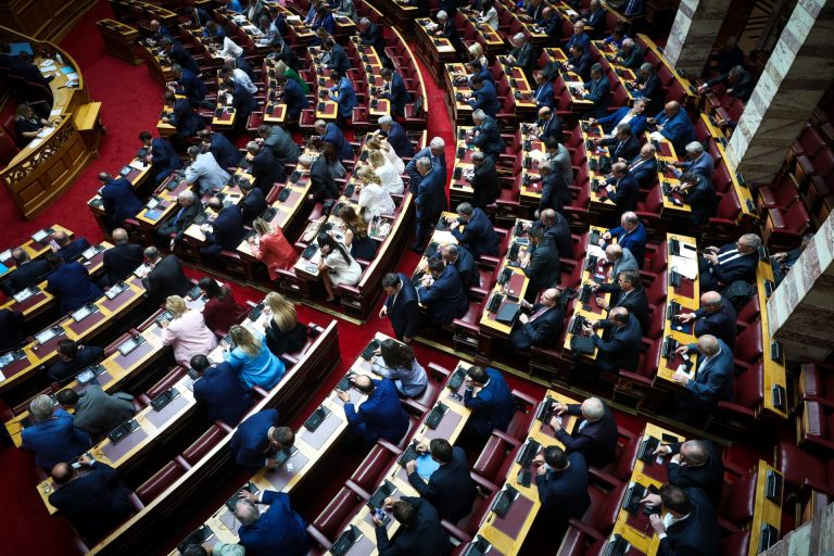 Βουλή: Ομόφωνα άρση ασυλίας για Δούρου, Καλαματιανό, Κοτρωνιά αποφάσισε η Ολομέλεια