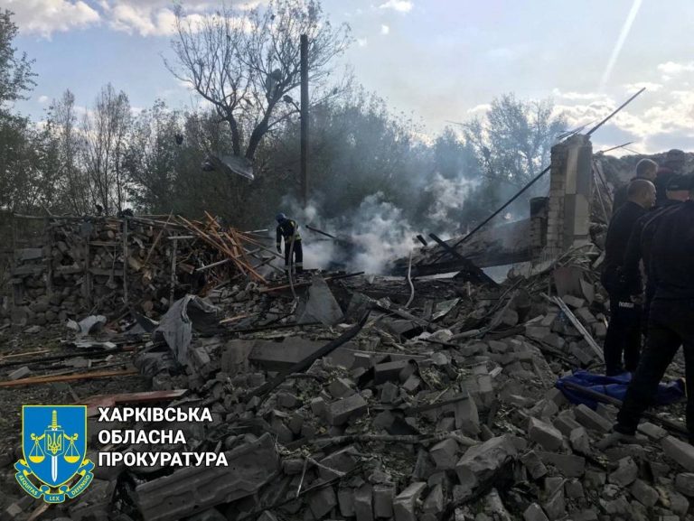 Ουκρανία: 49 οι νεκροί από ρωσικά πλήγματα σε χωριό του Χαρκόβου