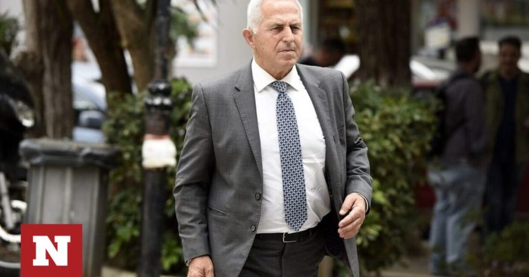 ΣΥΡΙΖΑ: Ο ναύαρχος Αποστολάκης αποκαλεί «μπακάλη» τον δημοσκόπο του Τσίπρα και υπουργό Βερναρδάκη