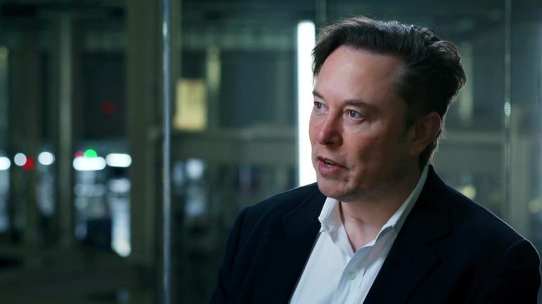 Απάντηση του Έλον Μασκ για την «επίθεση ρομπότ» στo Tesla Gigafactory