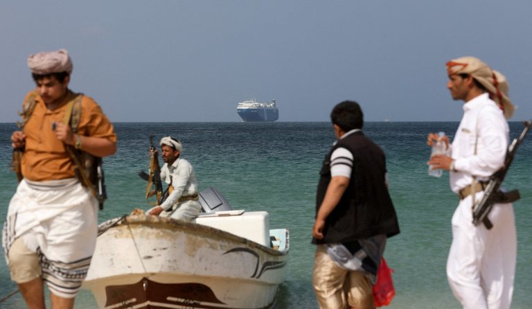 Ερυθρά Θάλασσα: Ο αμερικανικός στρατός βύθισε σκάφη των Χούθι μετά από επίθεση σε πλοίο