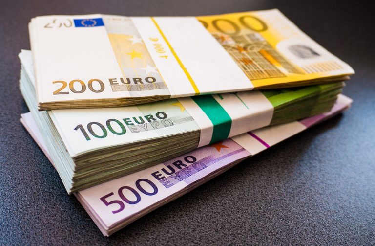 ΟΠΕΚΑ: Αύριο η πληρωμή 507 εκατ. ευρώ για τα τακτικά και έκτακτα επιδόματα Δεκεμβρίου