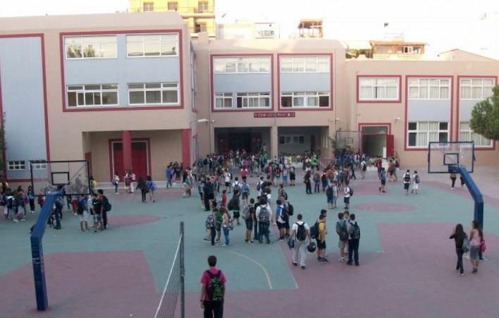 Χαλκίδα: Εξωσχολικοί πέταξαν κροτίδα σε Γυμνάσιο – 6 τραυματίες μαθητές, ο ένας με απώλεια ακοής