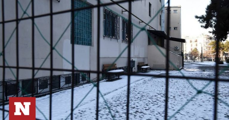 Κακοκαιρία Avgi: Κλειστά και την Τετάρτη τα σχολεία σε Βίλια και Ερυθρές