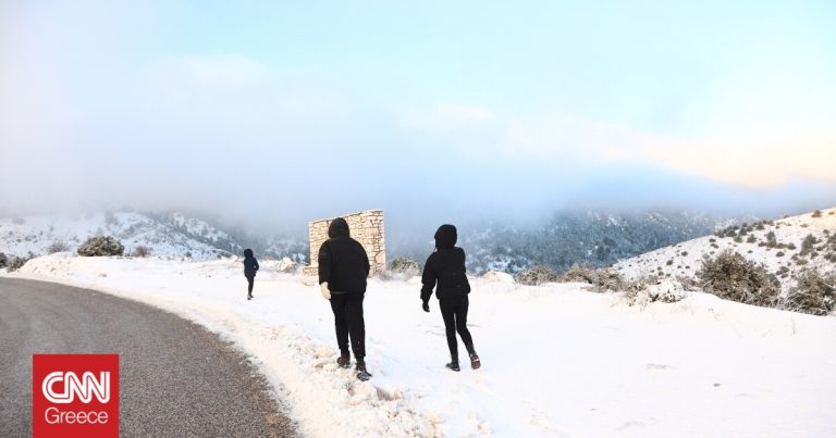 Επέλαση κακοκαιρίας: «Χιόνια σε Άγιο Στέφανο, Καπανδρίτι, Βίλια – Στα 10 μποφόρ οι άνεμοι»
