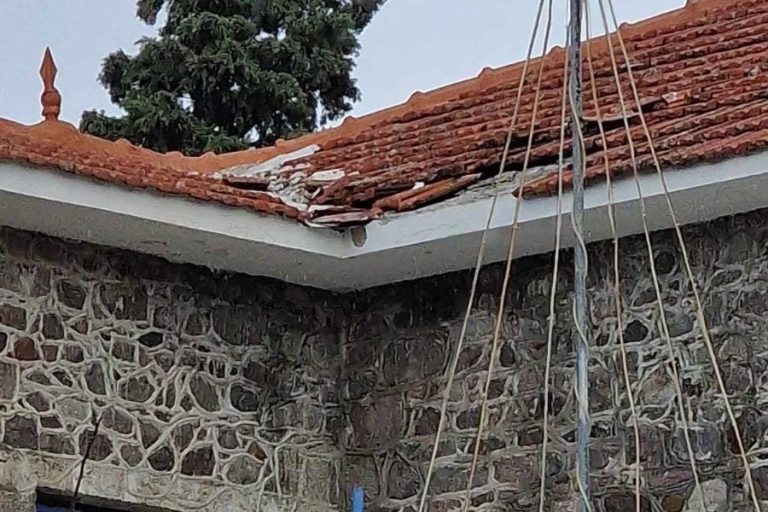 Κακοκαιρία στην Λέσβο: Κλειστό το σχολείο Μολύβου την Δευτέρα – Ζημιές στη στέγη από τους ισχυρούς ανέμους