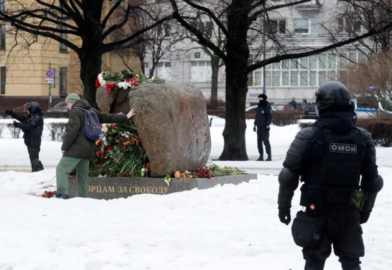 Ρωσία: Πάνω από 340 συλλήψεις σε εκδηλώσεις στη μνήμη του Αλεξέι Ναβάλνι – BINTEO