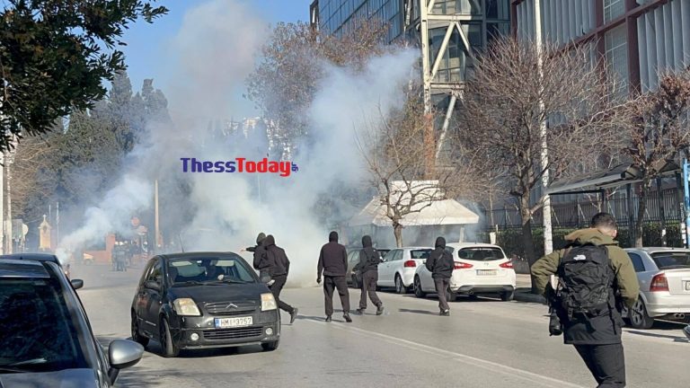 Θεσσαλονίκη: Πεδίο μάχης το ΑΠΘ – Βίντεο από τα επεισόδια