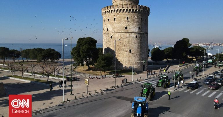 Αγροτικά μπλόκα στη Θεσσαλονίκη – Την Τρίτη κρίνεται το μέλλον των κινητοποιήσεων