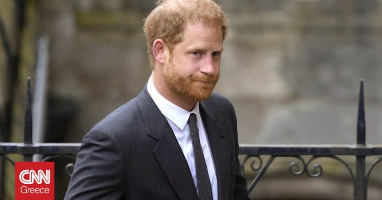 Βασιλιάς Κάρολος: Στο Λονδίνο για να συμπαρασταθεί στον πατέρα του ο πρίγκιπας Χάρι