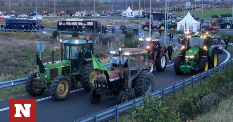 Νέα μπλόκα των αγροτών σε Λάρισα και Καρδίτσα – Σήκωσαν φαναράκια στον ουρανό στην Εθνική Οδό