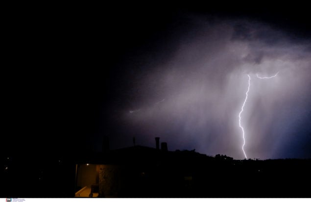 Πώς θα κινηθεί η «μίνι» κακοκαιρία με βροχές και ισχυρούς ανέμους – Έπεσε χαλάζι στην Κέρκυρα