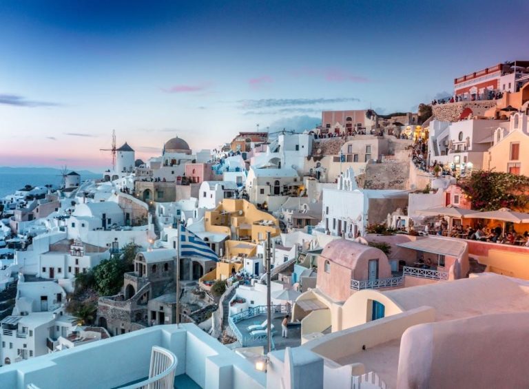 Golden Visa: Σήμερα οι ανακοινώσεις με τα νέα όρια για Αθήνα, Θεσσαλονίκη και νησιά