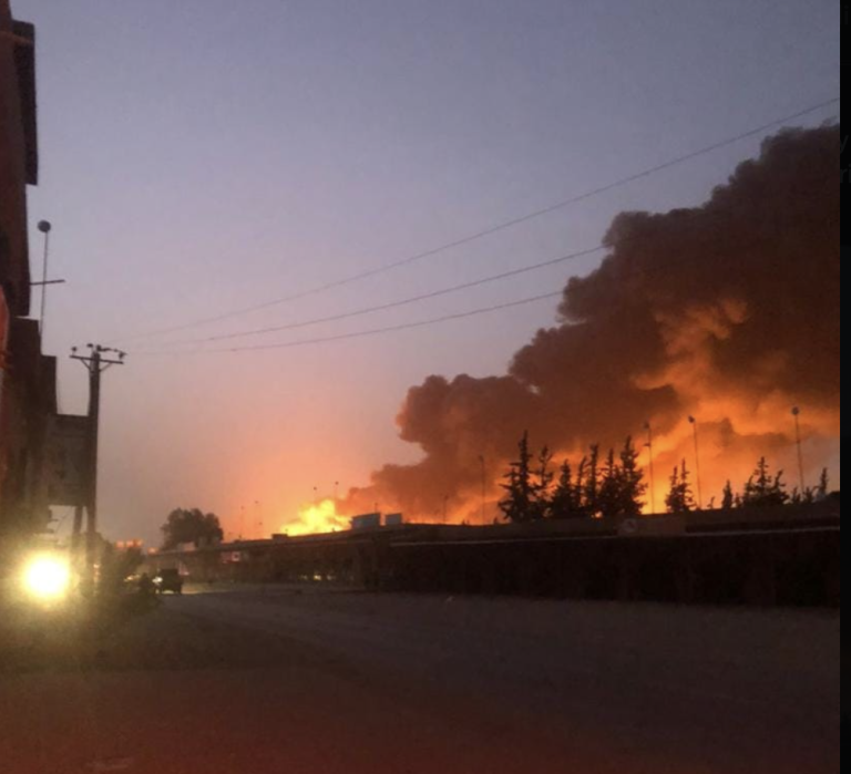 Τεράστια πυρκαγιά σε αποθήκη της επιχείρησης ηλεκτρικού ρεύματος στη Λιβύη