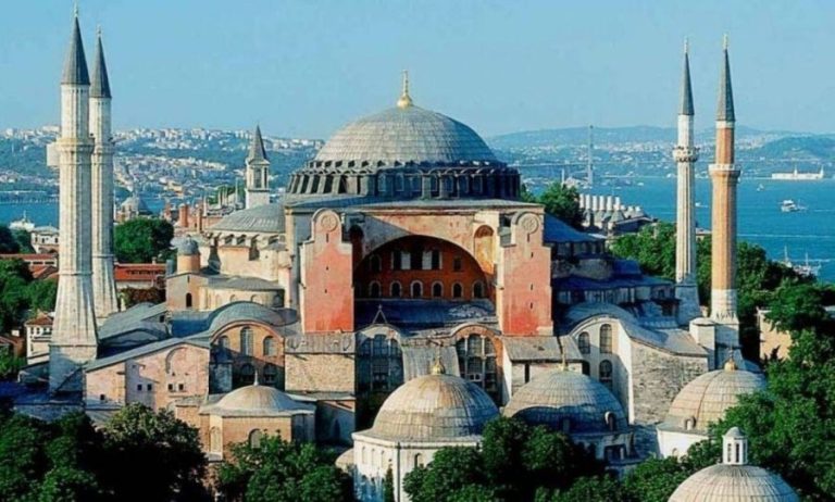Αγία Σοφία: Προκαλεί Τούρκος καθηγητής Ιστορίας – «Είναι ένα απαίσιο κτίριο»