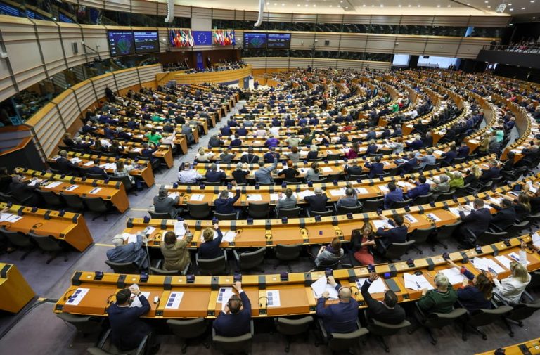 ΕΕ: Εγκρίθηκε η ευρωπαϊκή νομοθεσία για τη βελτίωση των συνθηκών εργασίας των εργαζομένων σε πλατφόρμες