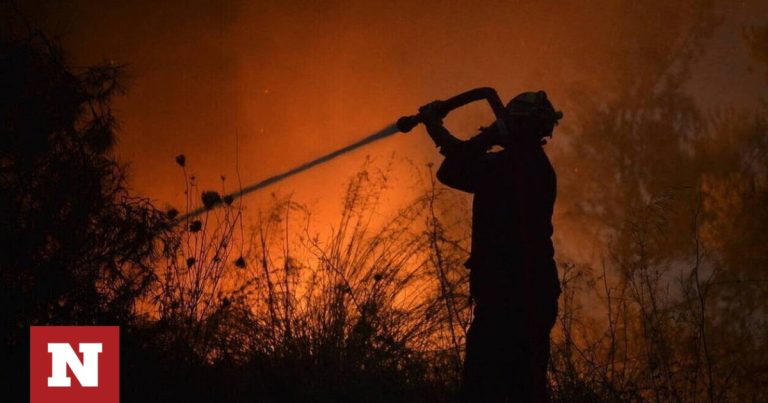 Φωτιά στον Ασπρόπυργο: Υπό μερικό έλεγχο οι διαφορετικές εστίες πυρκαγιάς στο Σοφό
