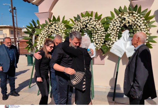 Θλίψη στην κηδεία του πατέρα του Γιάννη Καλλιάνου – Συντετριμμένος o βουλευτής της ΝΔ