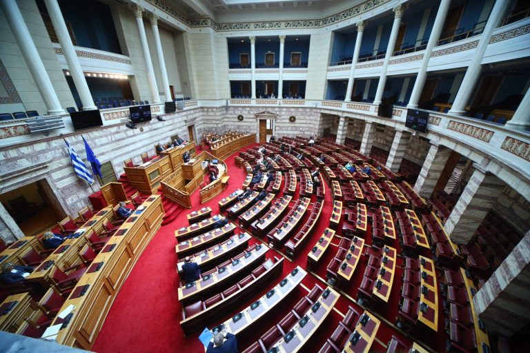 Βουλή: «Πέρασε» με τις ψήφους της ΝΔ το νομοσχέδιο για το ψηφιακό σχολείο