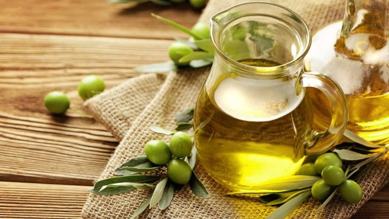 Γαλλία: Βρήκαν ίχνη πλαστικοποιητών και υδρογονανθράκων σε 22 ελαιόλαδα